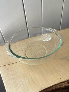JUST IN Pyrex Handled Clear Glass Cook & Serve Bowl 2 QT